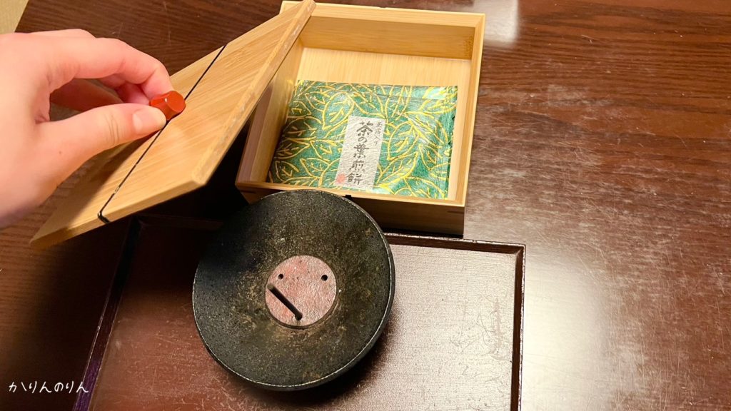 京都嵐山温泉花伝抄の部屋のお菓子